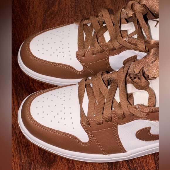 Jordan 1 size 7.5 - Picture 4 of 14